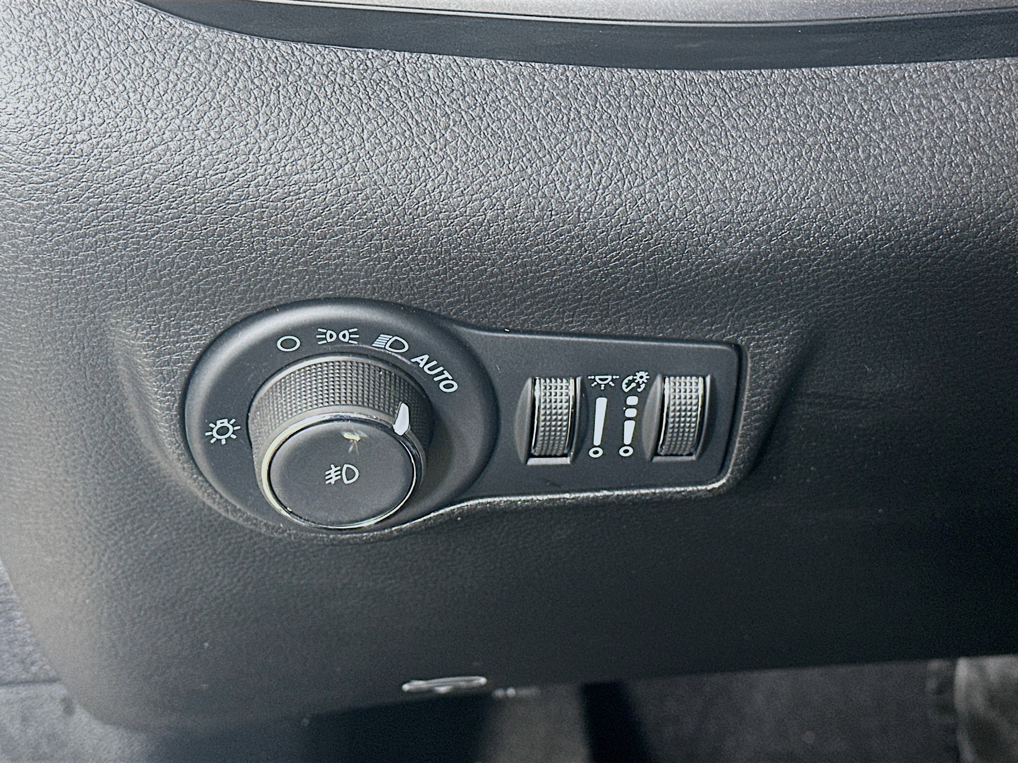 Certified 2025 Jeep Compass Latitude image 10