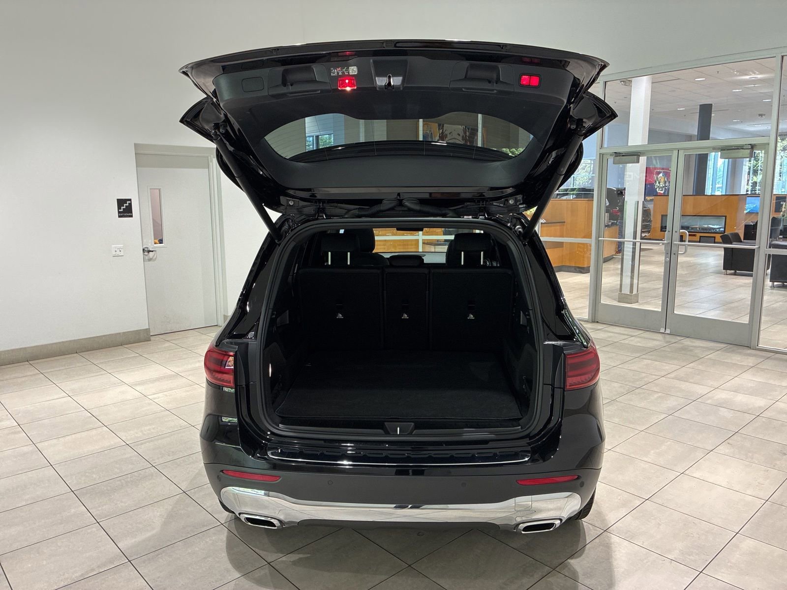Used 2025 Mercedes-Benz GLB 250 4MATIC image 6