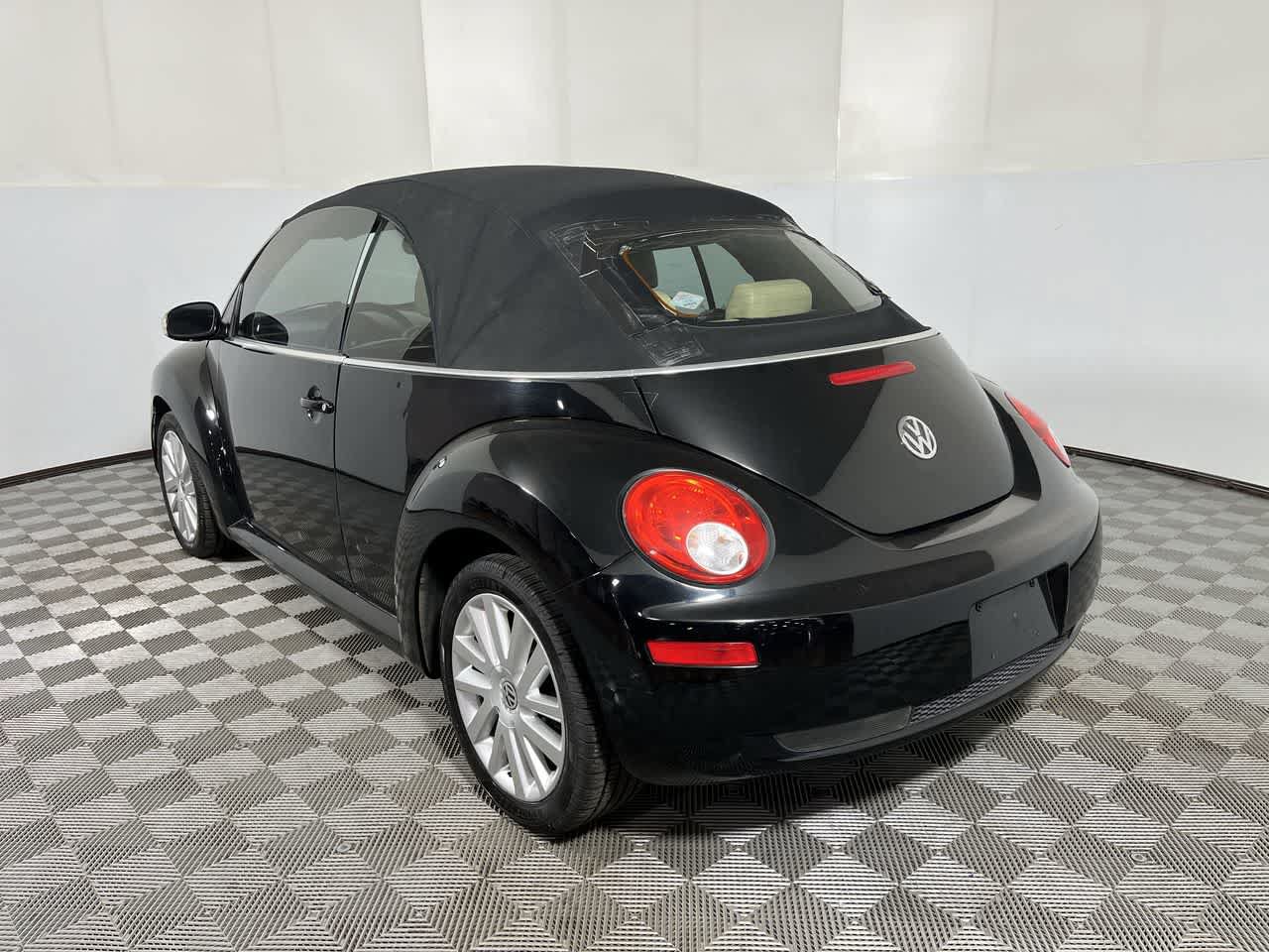 Used 2008 Volkswagen Beetle SE FWD image 6