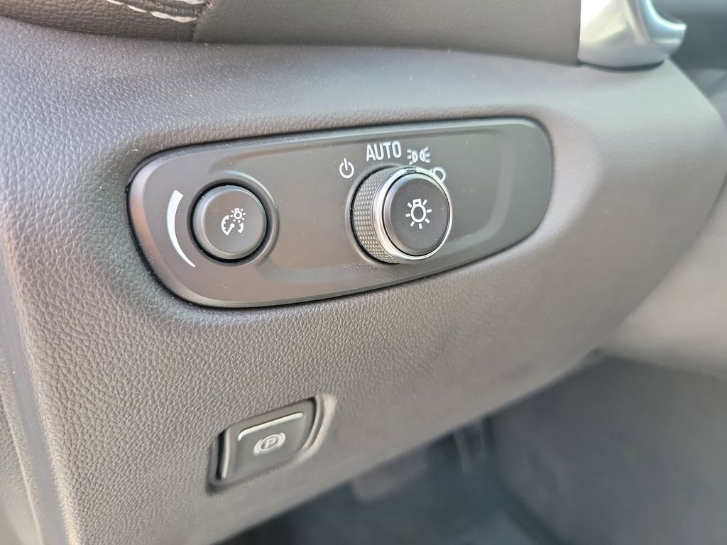 Used 2024 Chevrolet Blazer LT FWD image 24