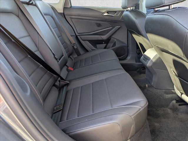 Used 2021 Volkswagen Jetta SE w/ SE Cold Weather Package image 20