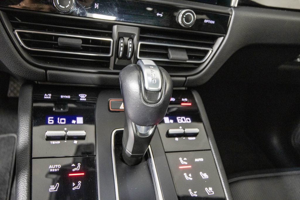 Used 2024 Porsche Macan Premium Package Plus w/ Premium Plus Package image 25