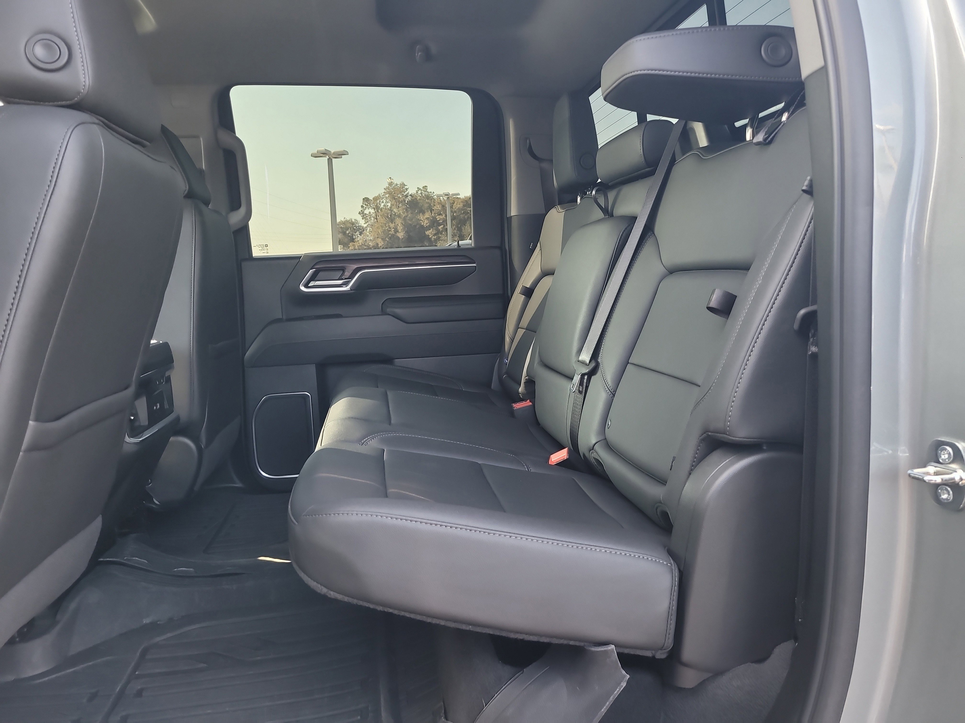 Used 2024 GMC Sierra 2500 SLT w/ SLT Premium Package image 12