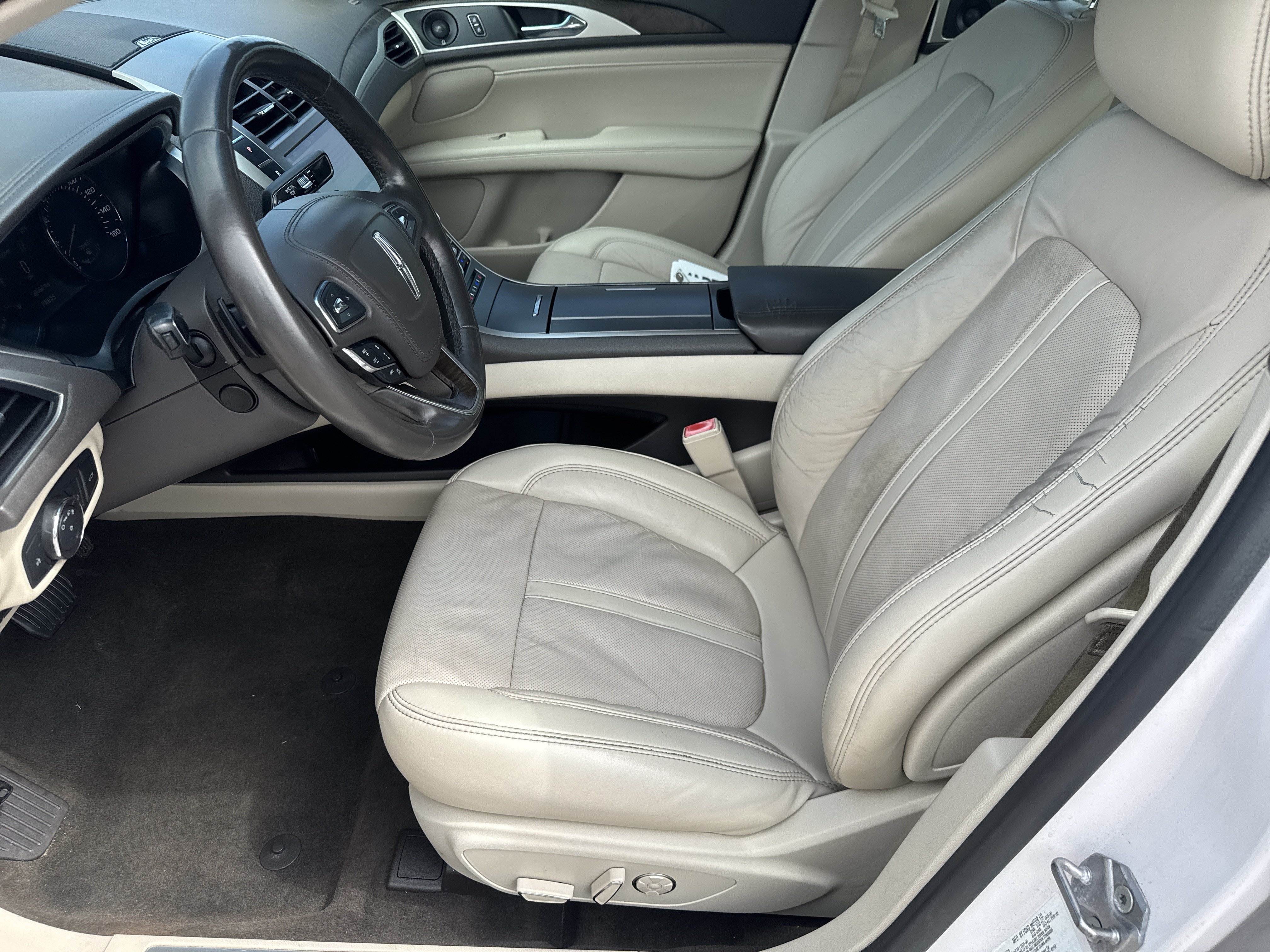 Used 2019 Lincoln MKZ Reserve FWD image 10