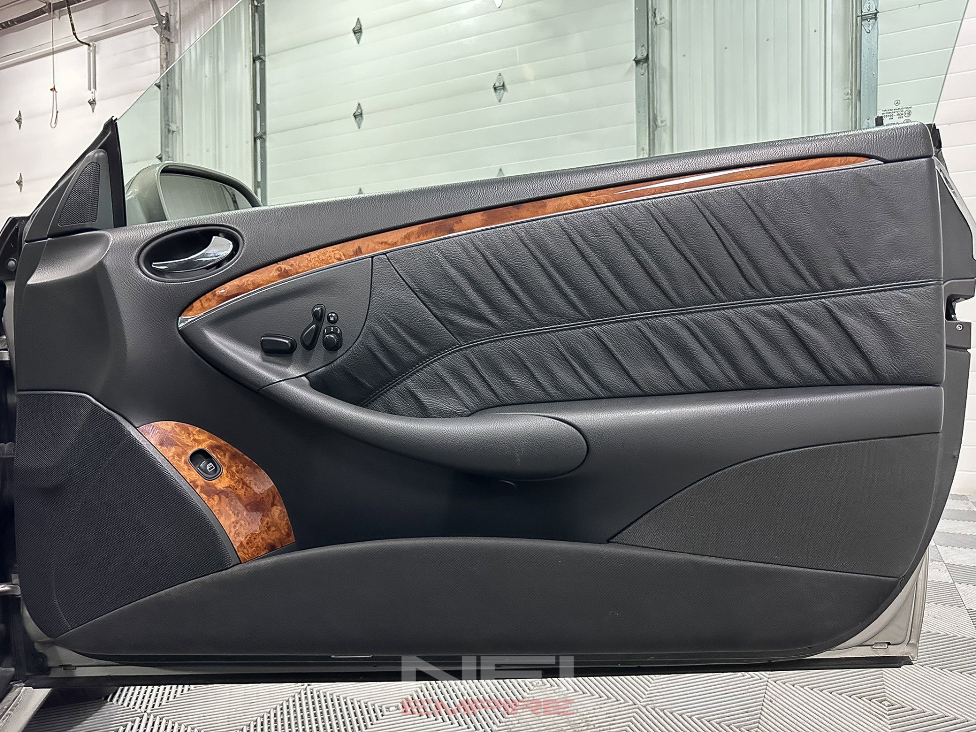 Used 2004 Mercedes-Benz CLK 320 Cabriolet image 38