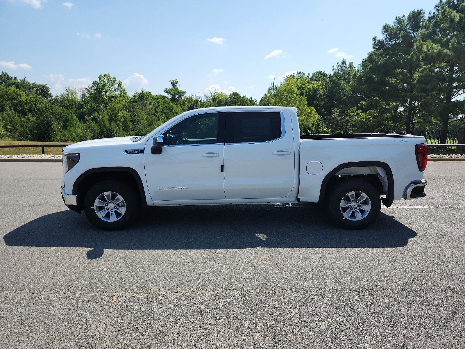 New 2026 GMC Sierra 1500 SLE AWD/4WD image 2