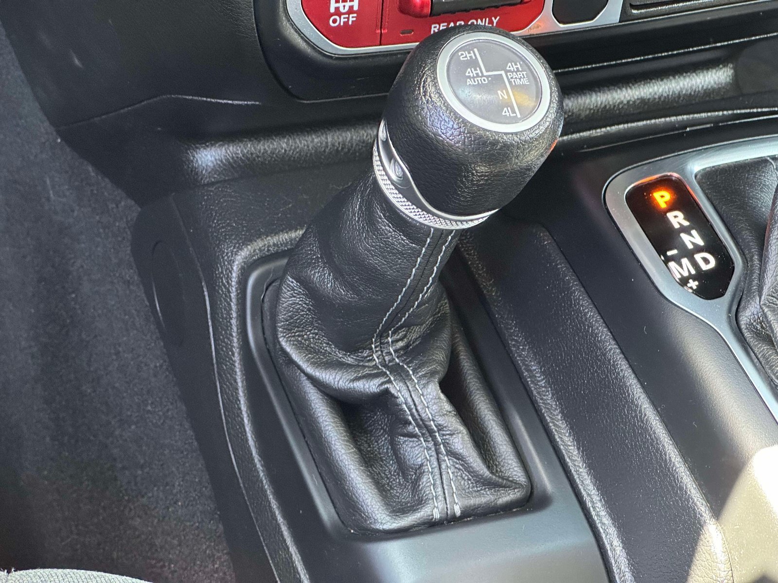 Used 2024 Jeep Wrangler Unlimited AWD/4WD image 31
