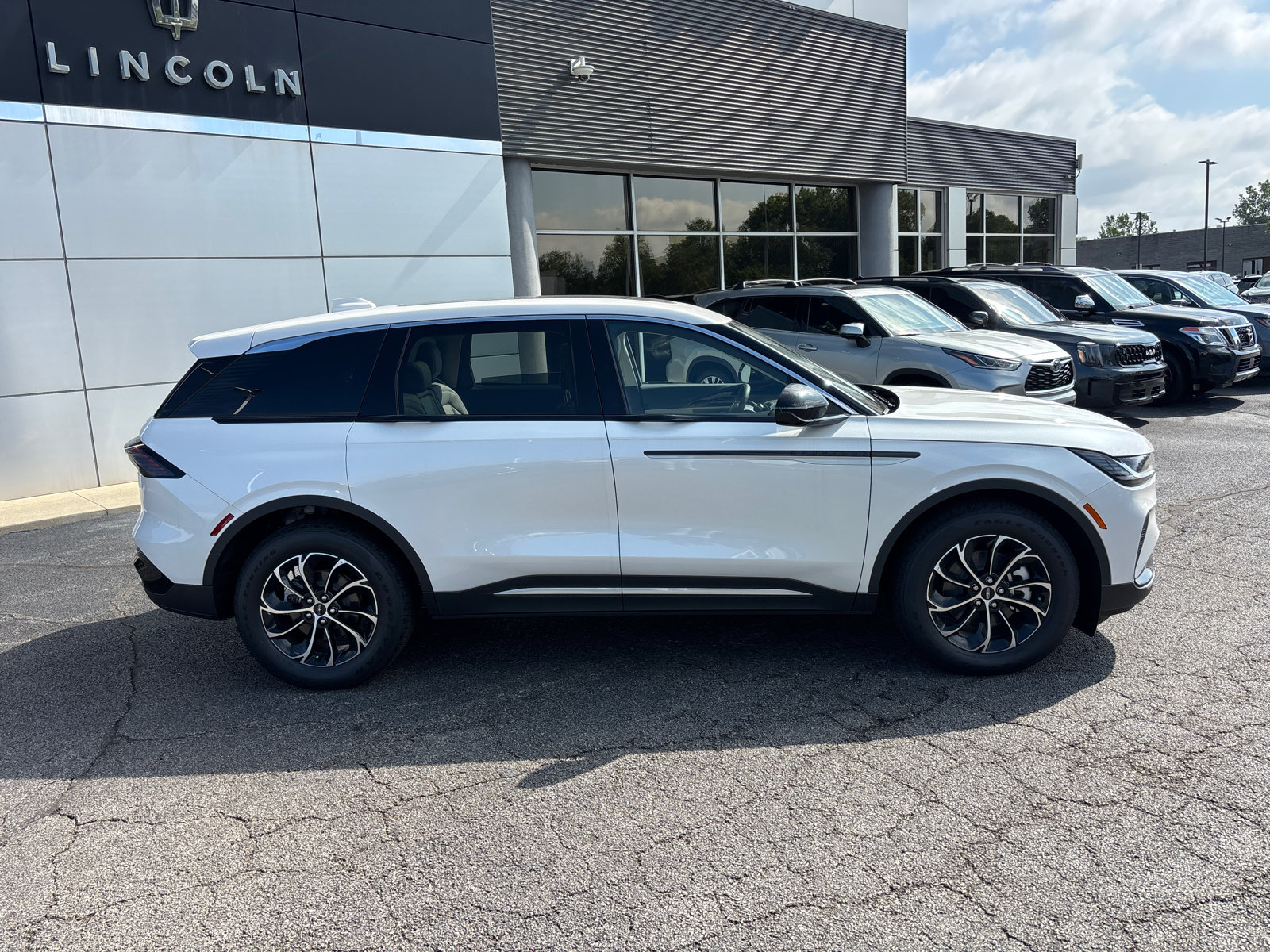 New 2026 Lincoln Nautilus Premier w/ Equipment Group 102A AWD/4WD image 8