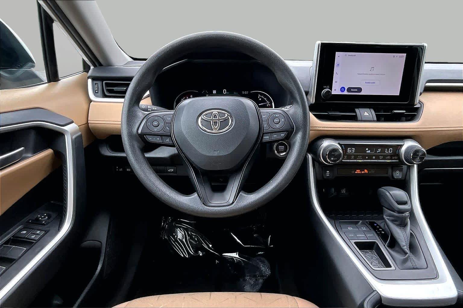 Used 2023 Toyota RAV4 XLE w/ Convenience Package FWD image 6