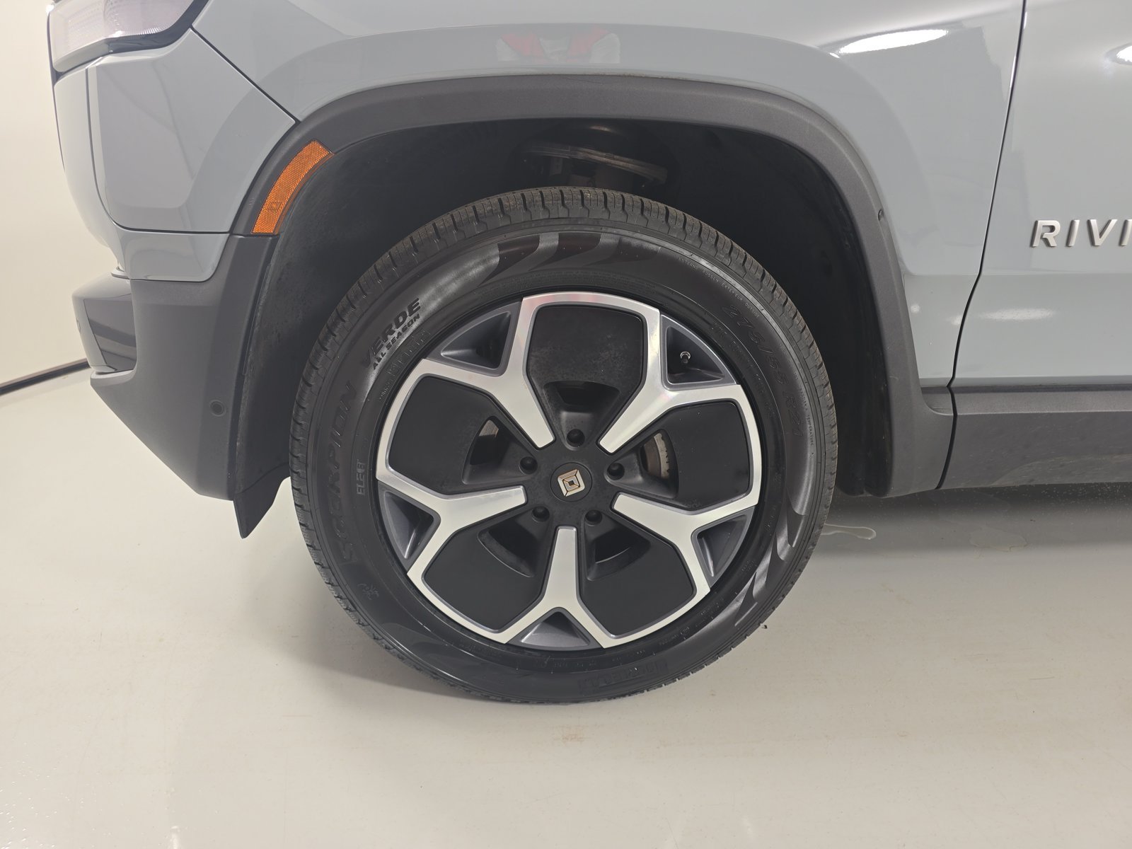 Used 2024 Rivian R1T Adventure Dual AWD/4WD image 9