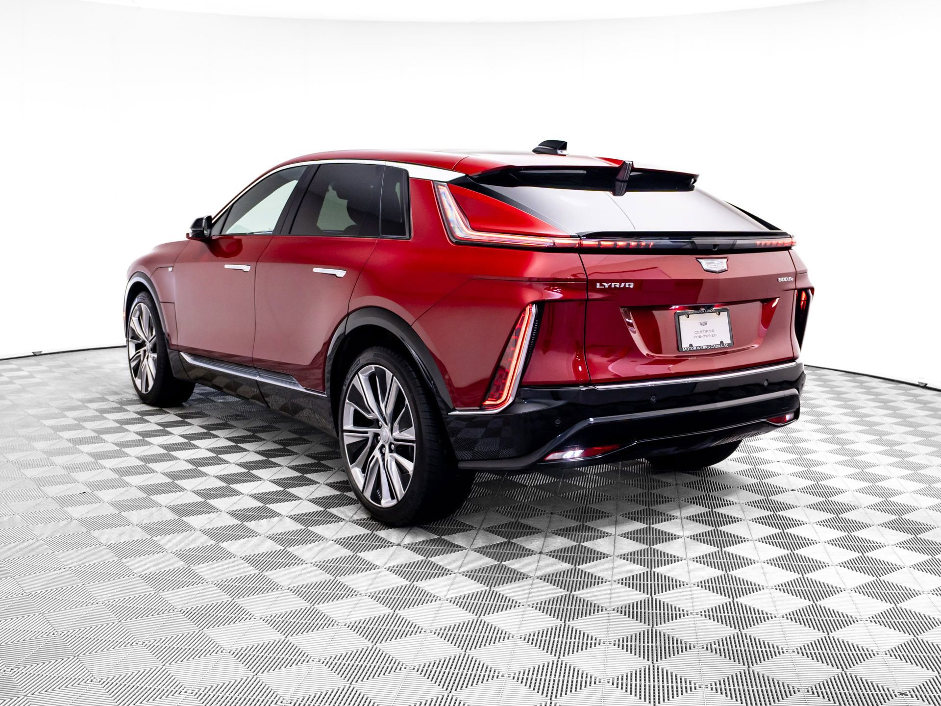 Used 2025 Cadillac Lyriq Luxury w/ LPO, Floor Liner Package AWD/4WD image 3