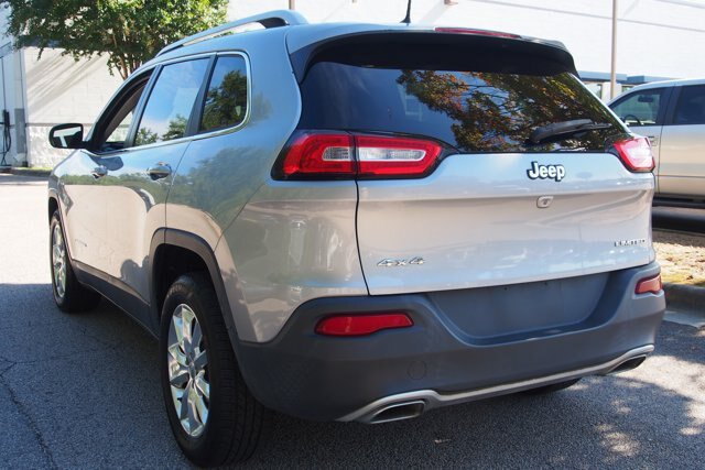 Used 2017 Jeep Cherokee Limited AWD/4WD image 5