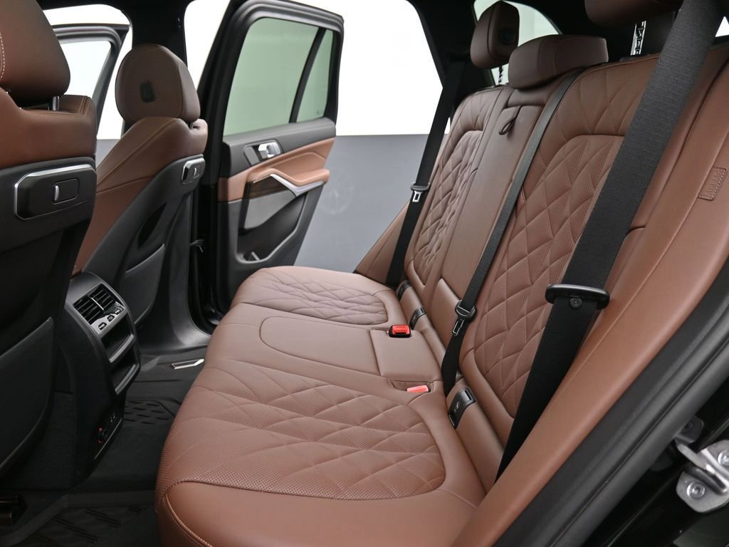 Used 2024 BMW X5 xDrive40i w/ Premium Package image 16