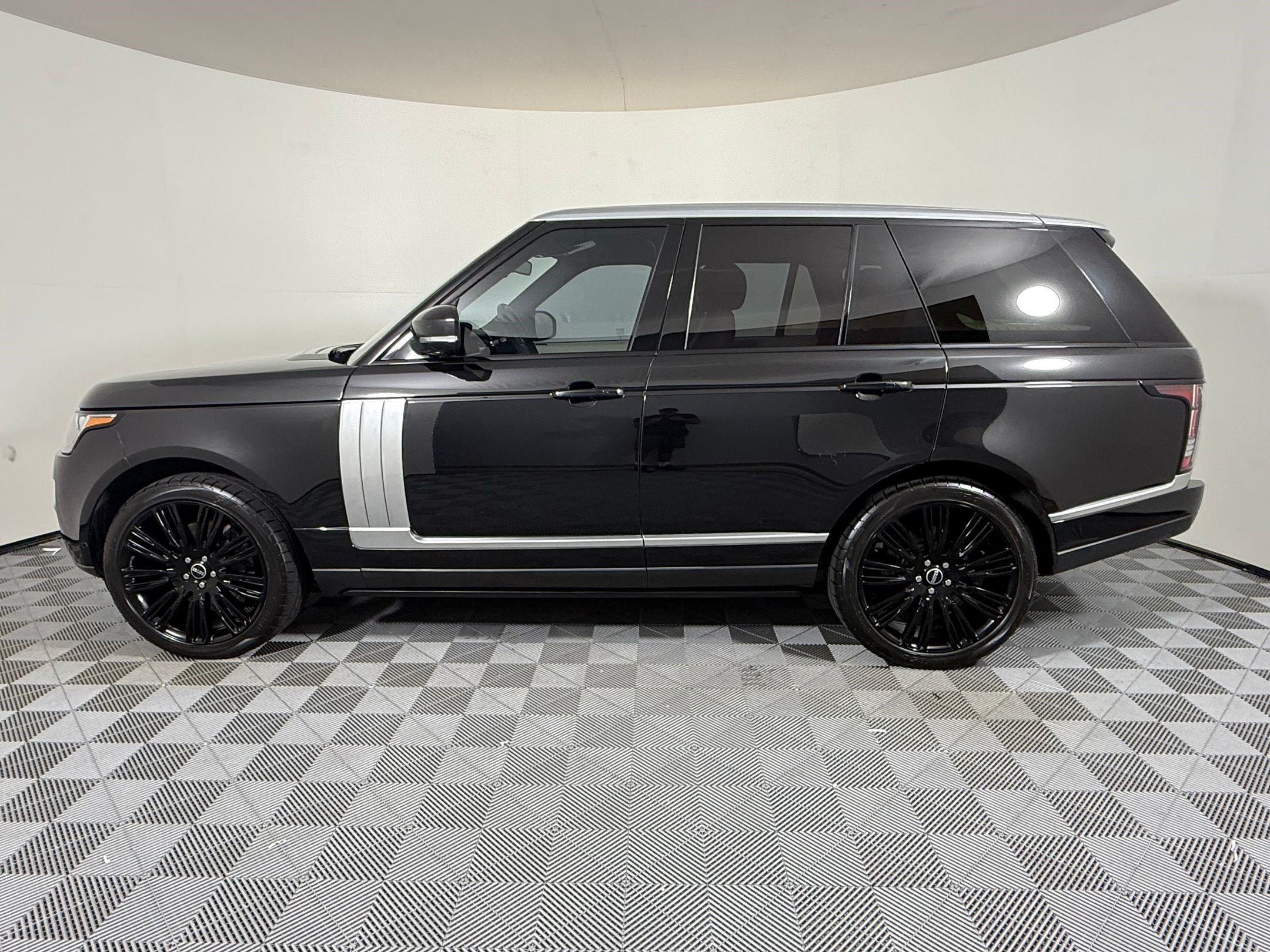 Used 2013 Land Rover Range Rover HSE AWD/4WD image 2