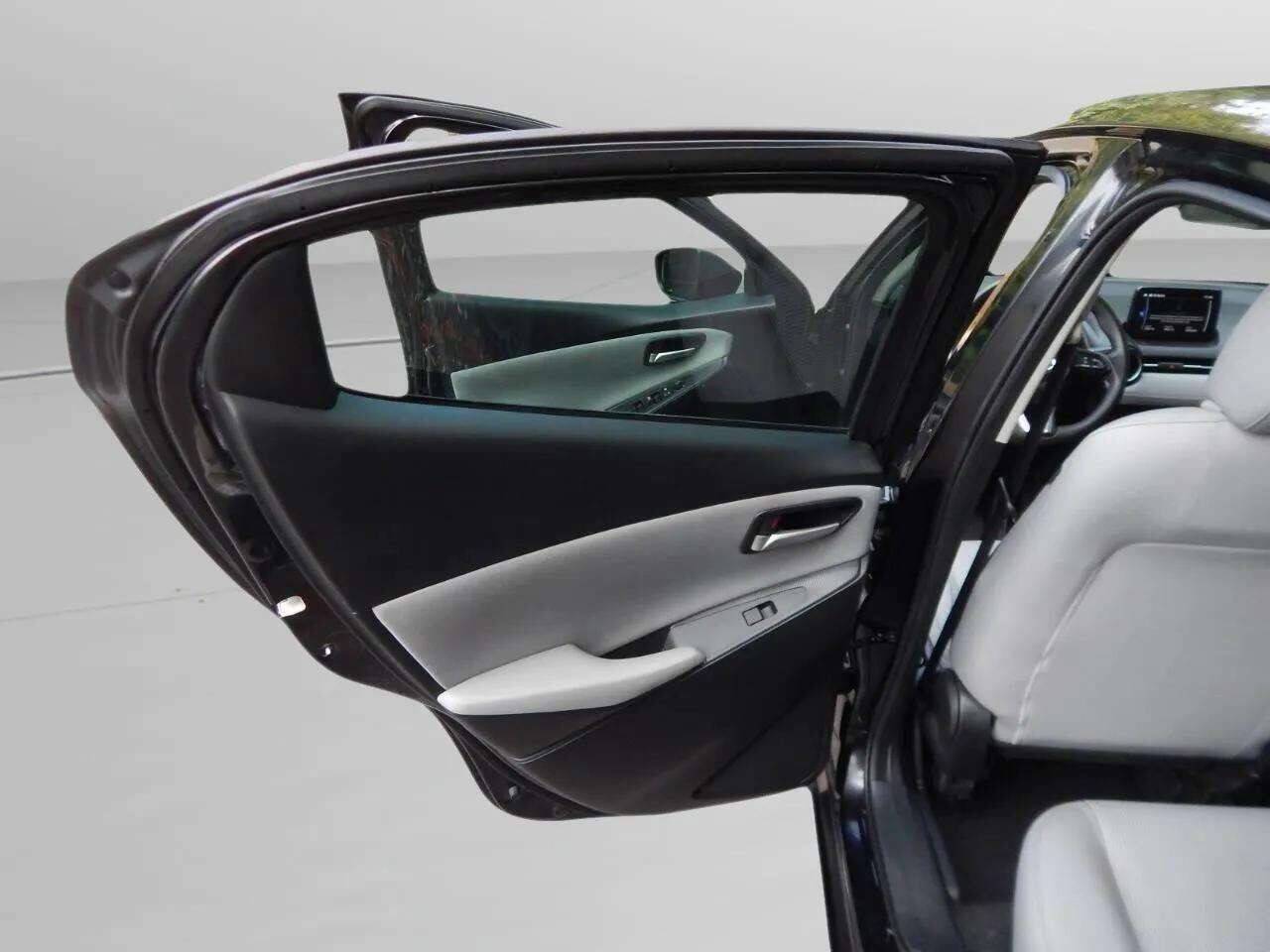 Used 2019 Toyota Yaris XLE image 28