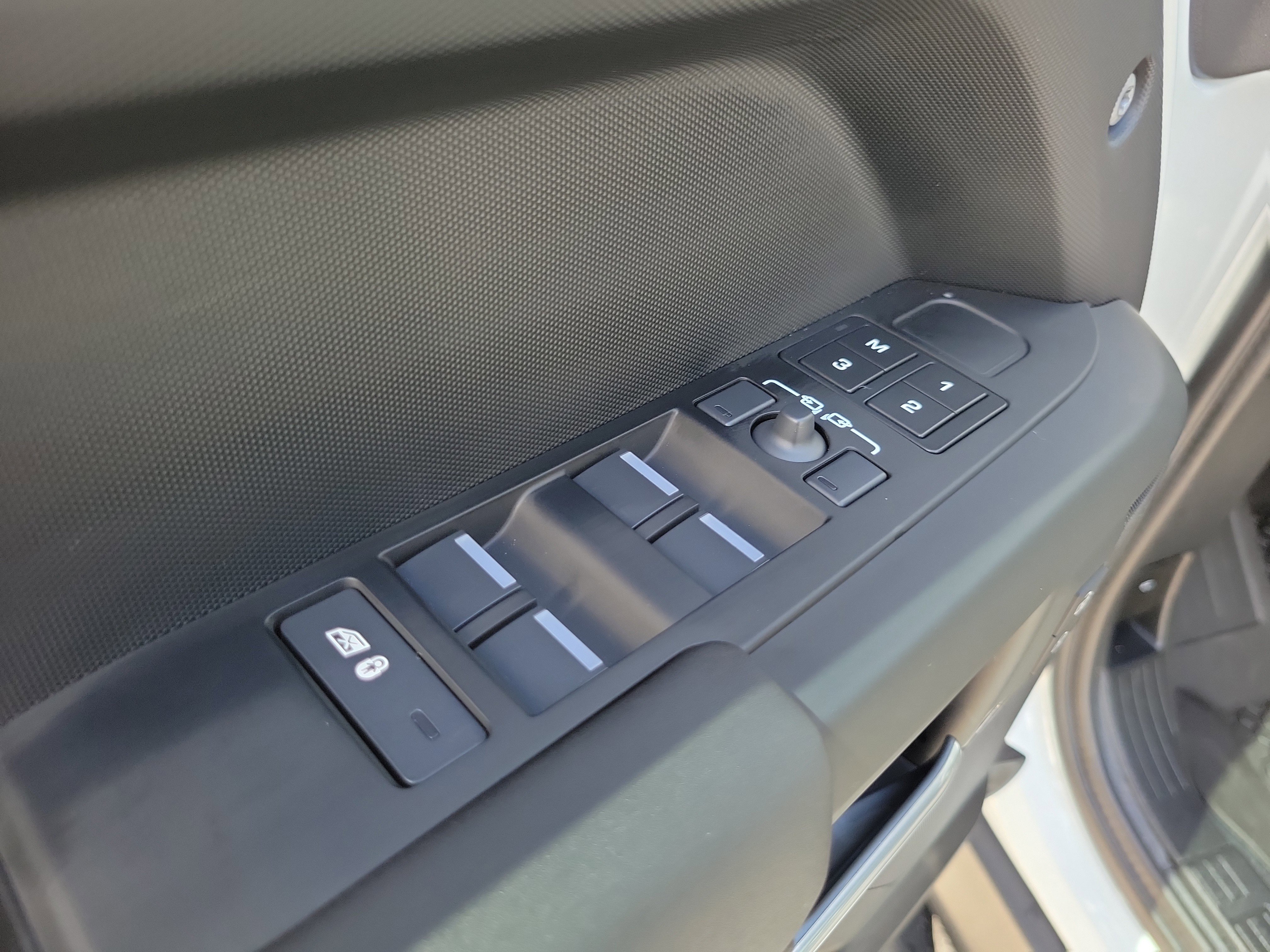 Used 2025 Land Rover Defender 110 S image 25