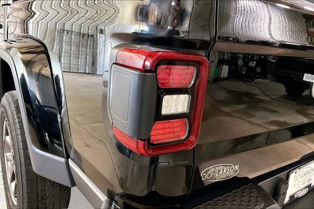 Used 2020 Jeep Gladiator Overland AWD/4WD image 8