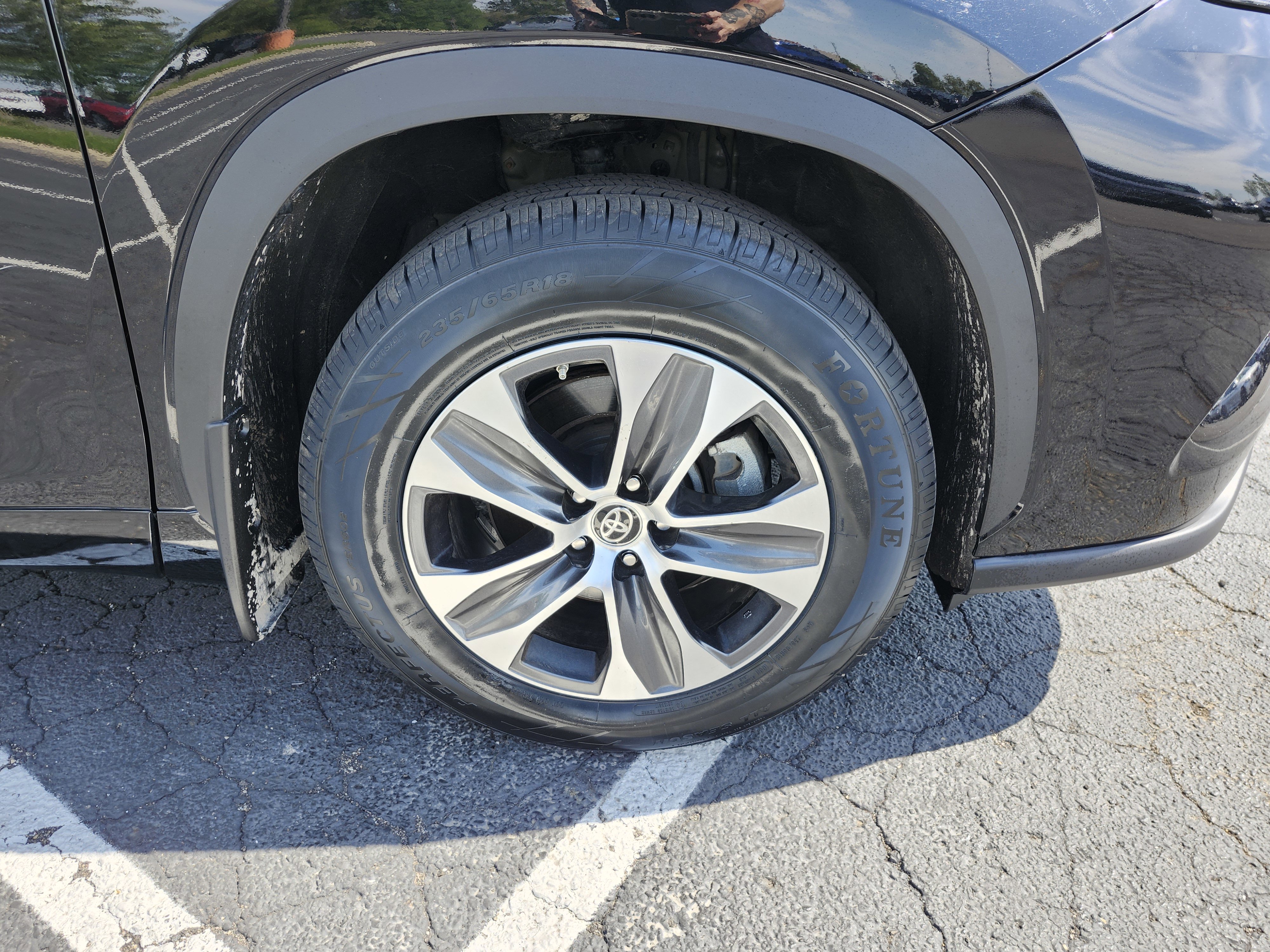 Used 2022 Toyota Highlander XLE AWD/4WD image 14