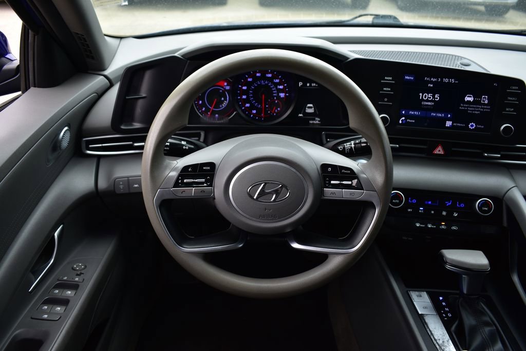 Used 2022 Hyundai Elantra SEL FWD image 25
