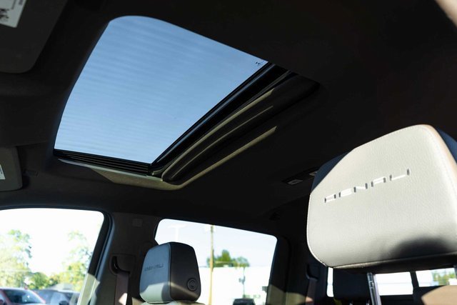 Used 2022 GMC Sierra 1500 Denali w/ Denali Premium Package image 13