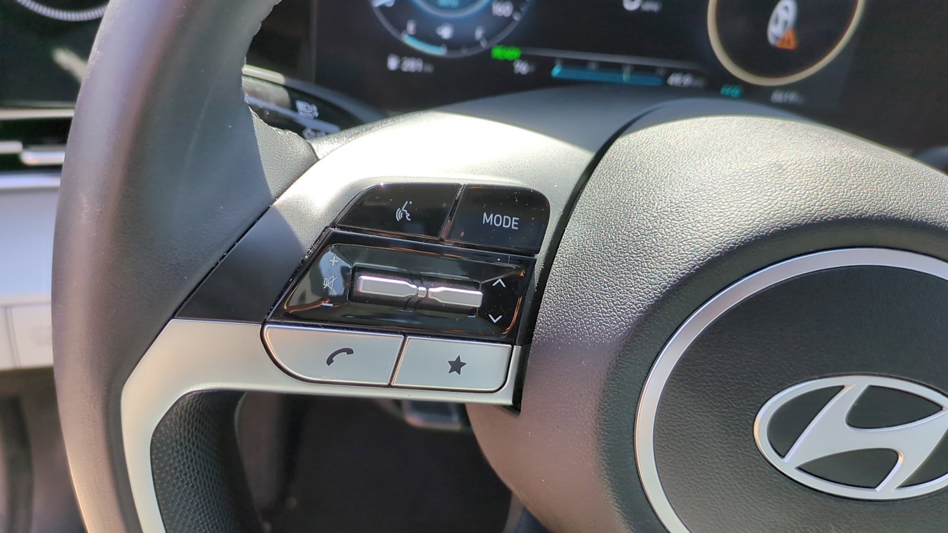 Used 2025 Hyundai Elantra Limited image 18