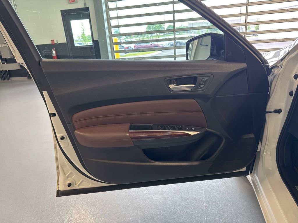 Used 2015 Acura TLX w/ Technology Package FWD image 9