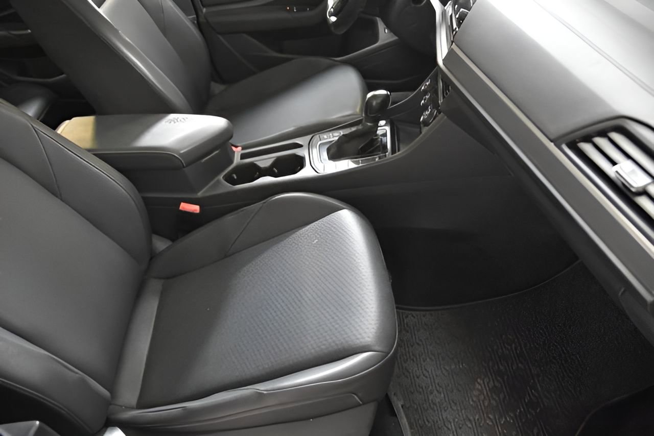 Used 2019 Volkswagen Jetta SE w/ Cold Weather Package image 36