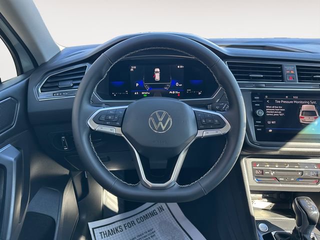 Used 2023 Volkswagen Tiguan SE w/ Panoramic Sunroof Package image 12