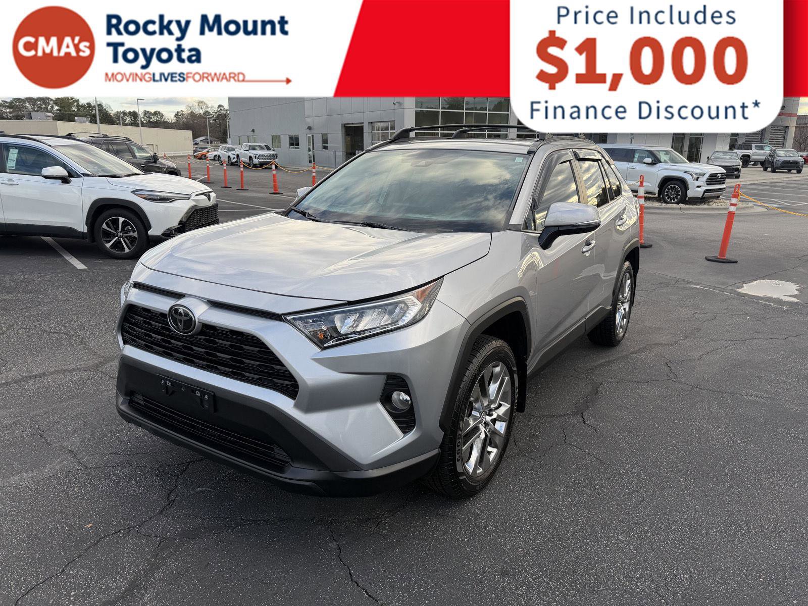 Used 2021 Toyota RAV4 XLE Premium image 3