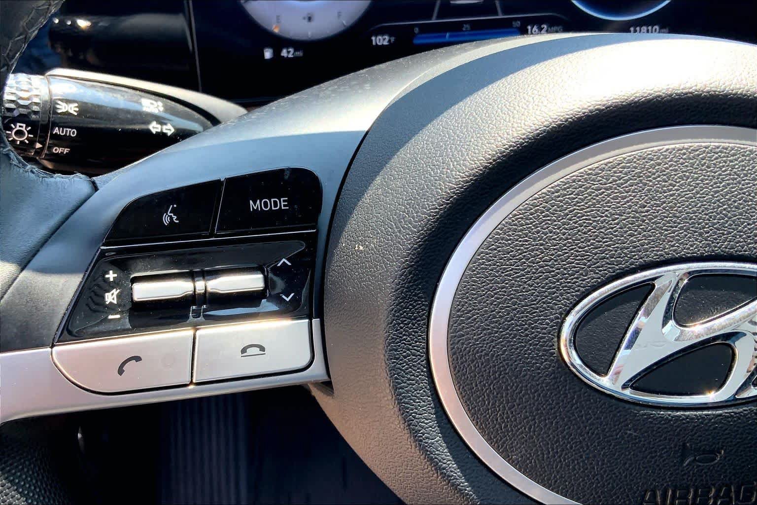Used 2023 Hyundai Elantra SEL w/ Convenience Package FWD image 23