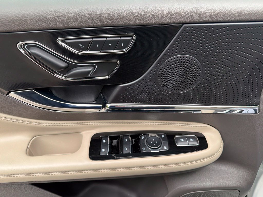 Used 2023 Lincoln Corsair AWD image 18