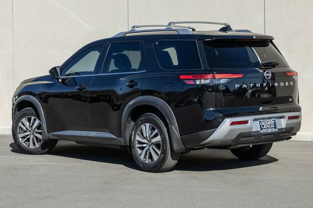 Used 2023 Nissan Pathfinder SL image 3
