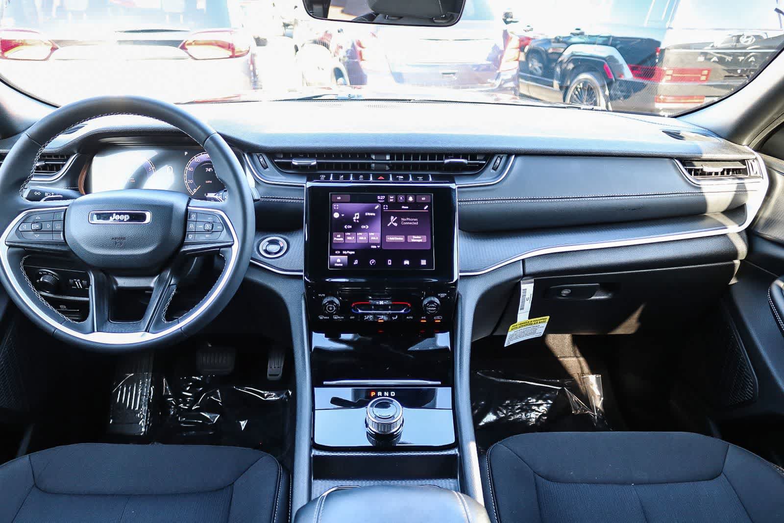 Used 2025 Jeep Grand Cherokee Laredo X RWD image 11