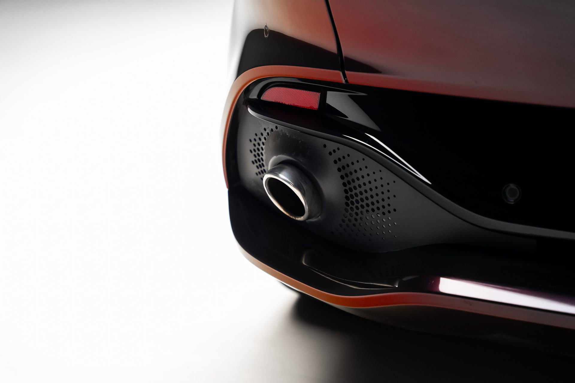 Used 2023 Aston Martin DBX AWD/4WD image 30