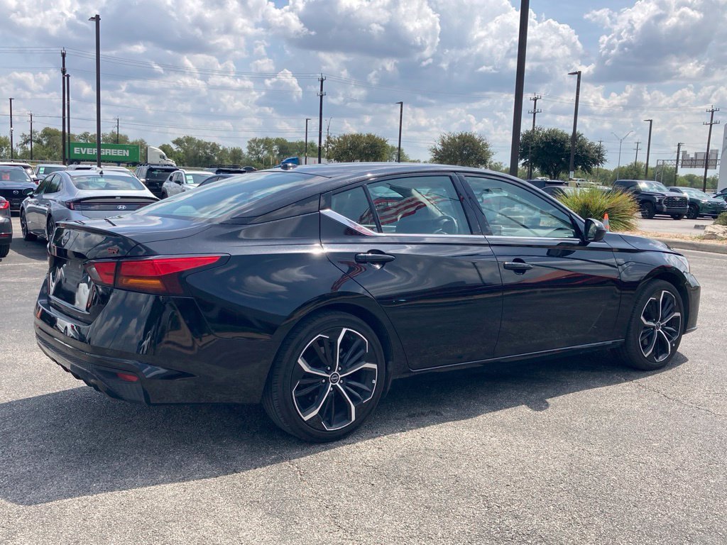 Used 2025 Nissan Altima 2.5 SR FWD image 5