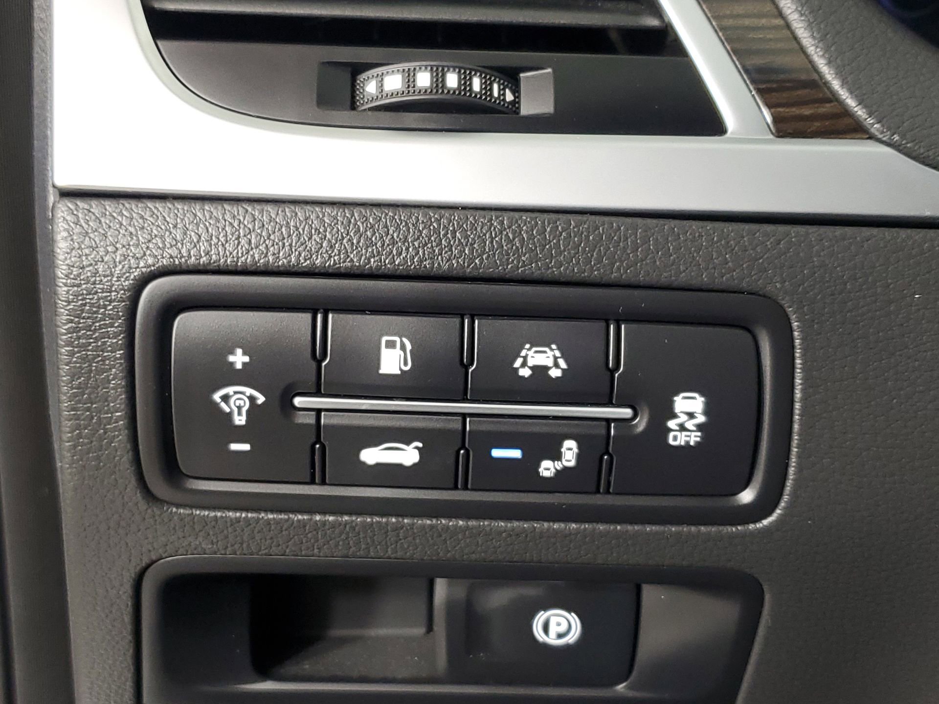 Used 2017 Genesis G80 3.8 image 35