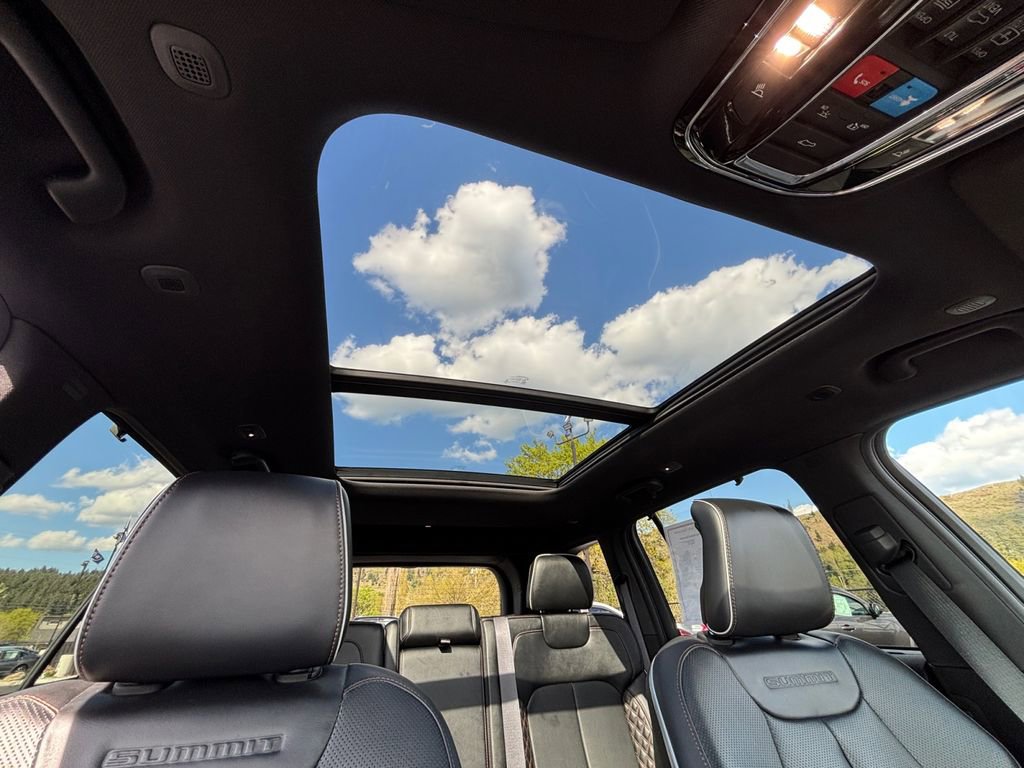 Used 2022 Jeep Grand Cherokee Summit w/ Advanced Protech Group IV AWD/4WD image 14
