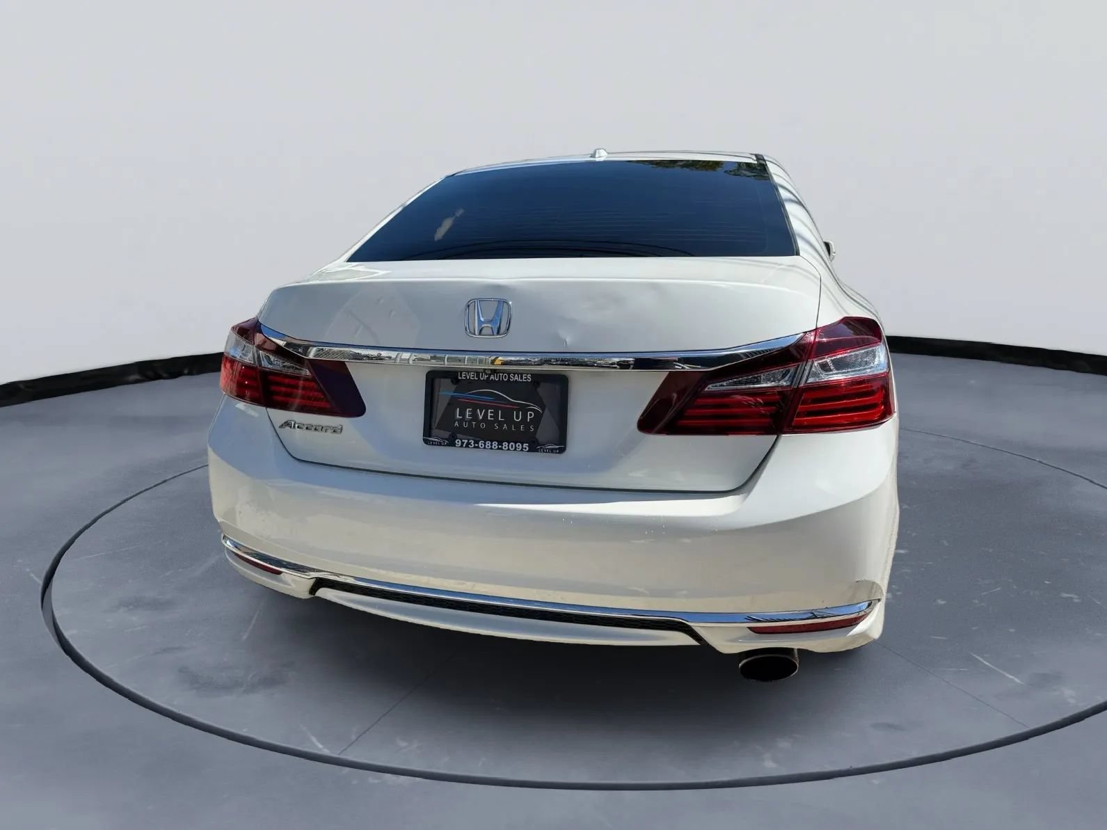 Used 2017 Honda Accord EX-L image 5