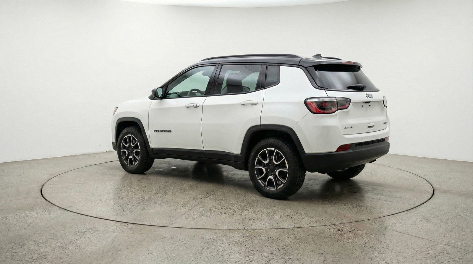 Used 2025 Jeep Compass Trailhawk AWD/4WD image 6