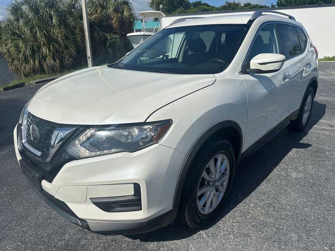 Used 2018 Nissan Rogue SV image 1