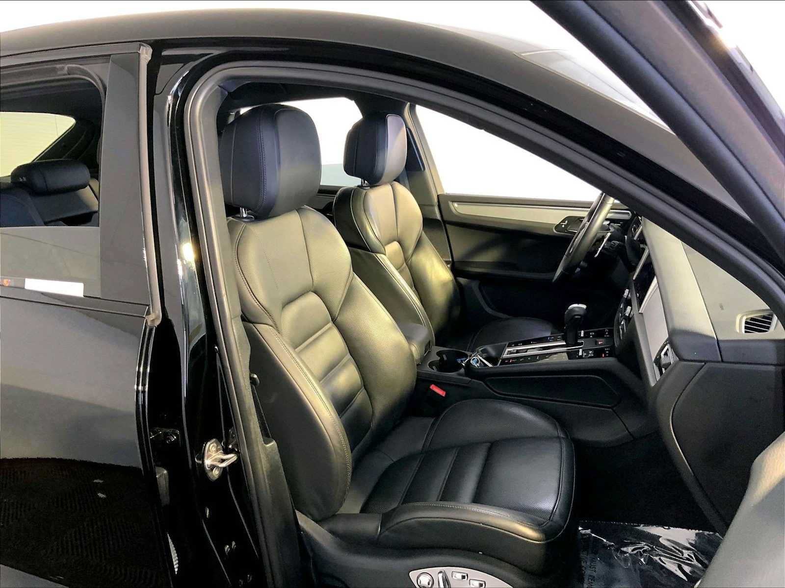 Certified 2022 Porsche Macan S AWD/4WD image 18
