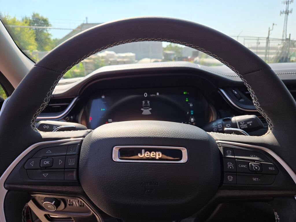 Certified 2022 Jeep Grand Cherokee Limited 4xe AWD/4WD image 32