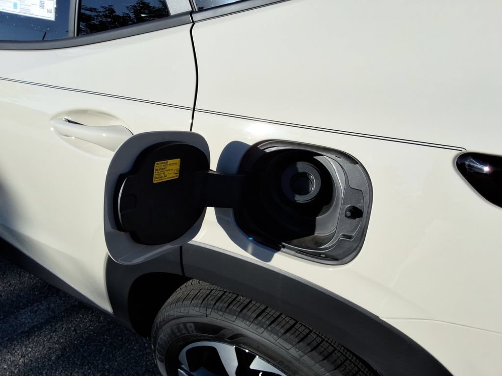 New 2026 Chevrolet Trax RS w/ Sunroof Package FWD image 12