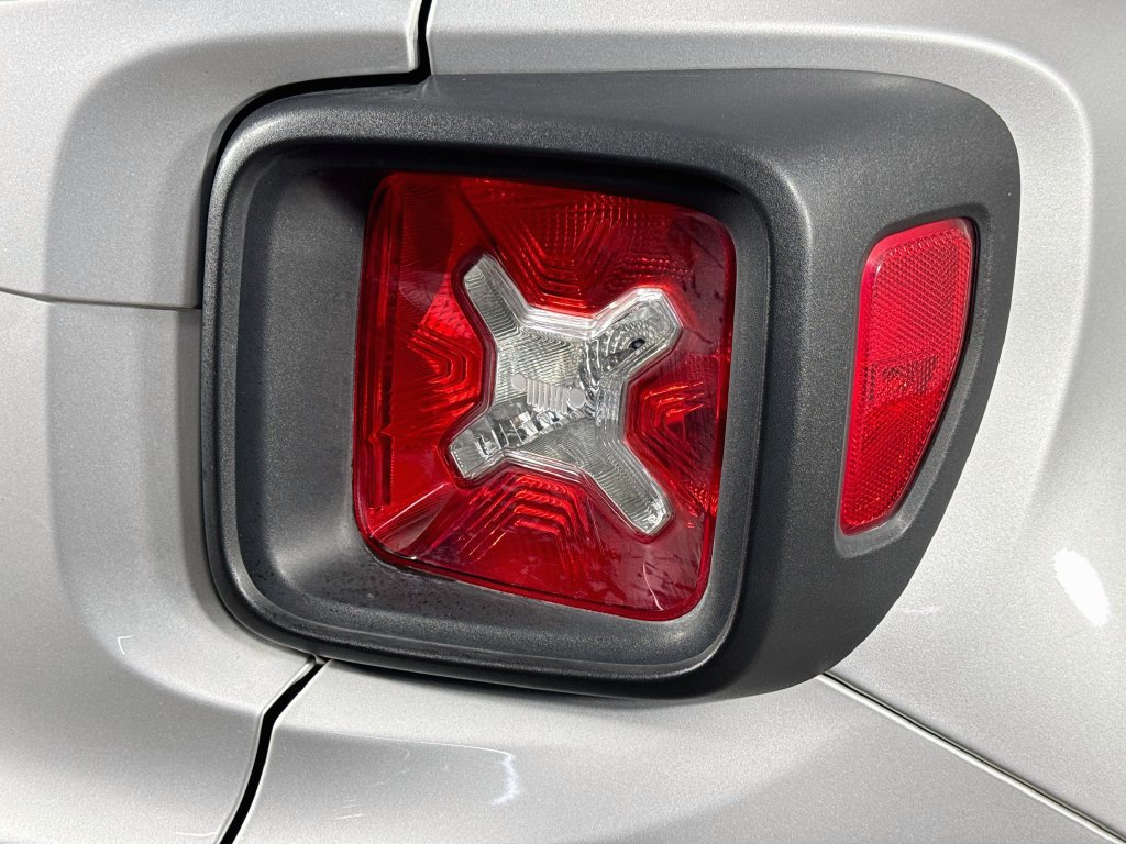 Used 2015 Jeep Renegade Sport w/ Power & Air Group FWD image 28