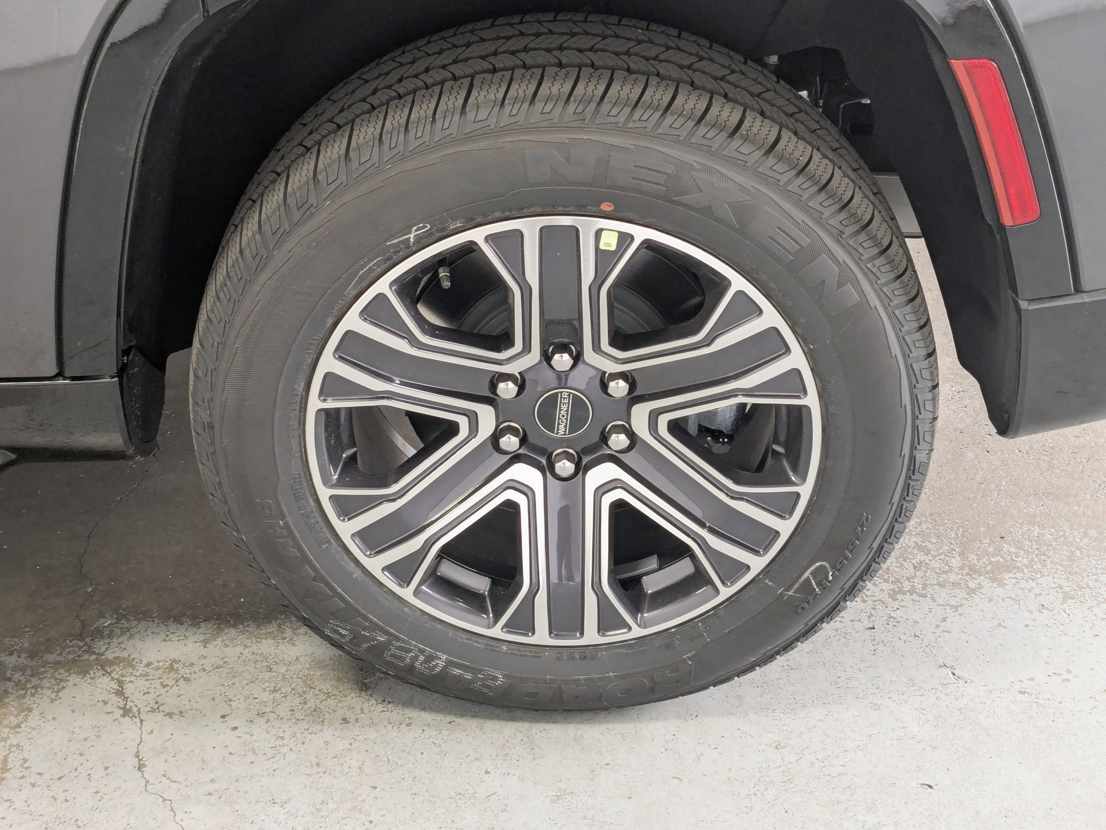 New 2025 Jeep Wagoneer Series II w/ 8-Passenger Seating Package image 18