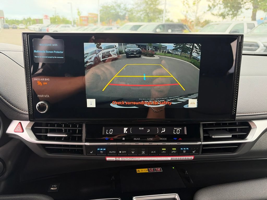 Used 2026 Toyota Sienna Limited FWD image 33
