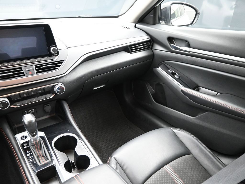 Used 2024 Nissan Altima 2.5 SR image 12