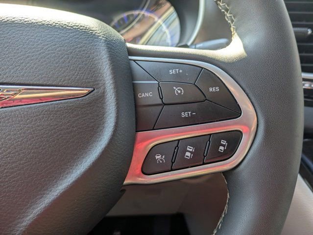 Used 2024 Chrysler Pacifica Touring-L image 15