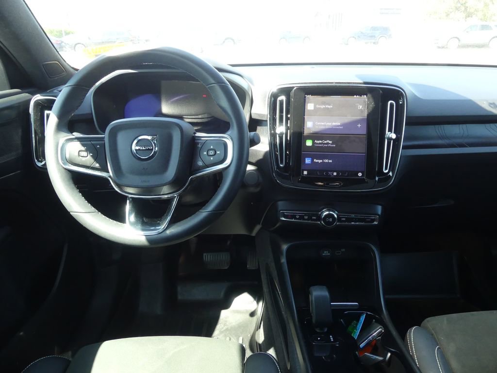 Used 2023 Volvo C40 P8 Recharge Plus image 2