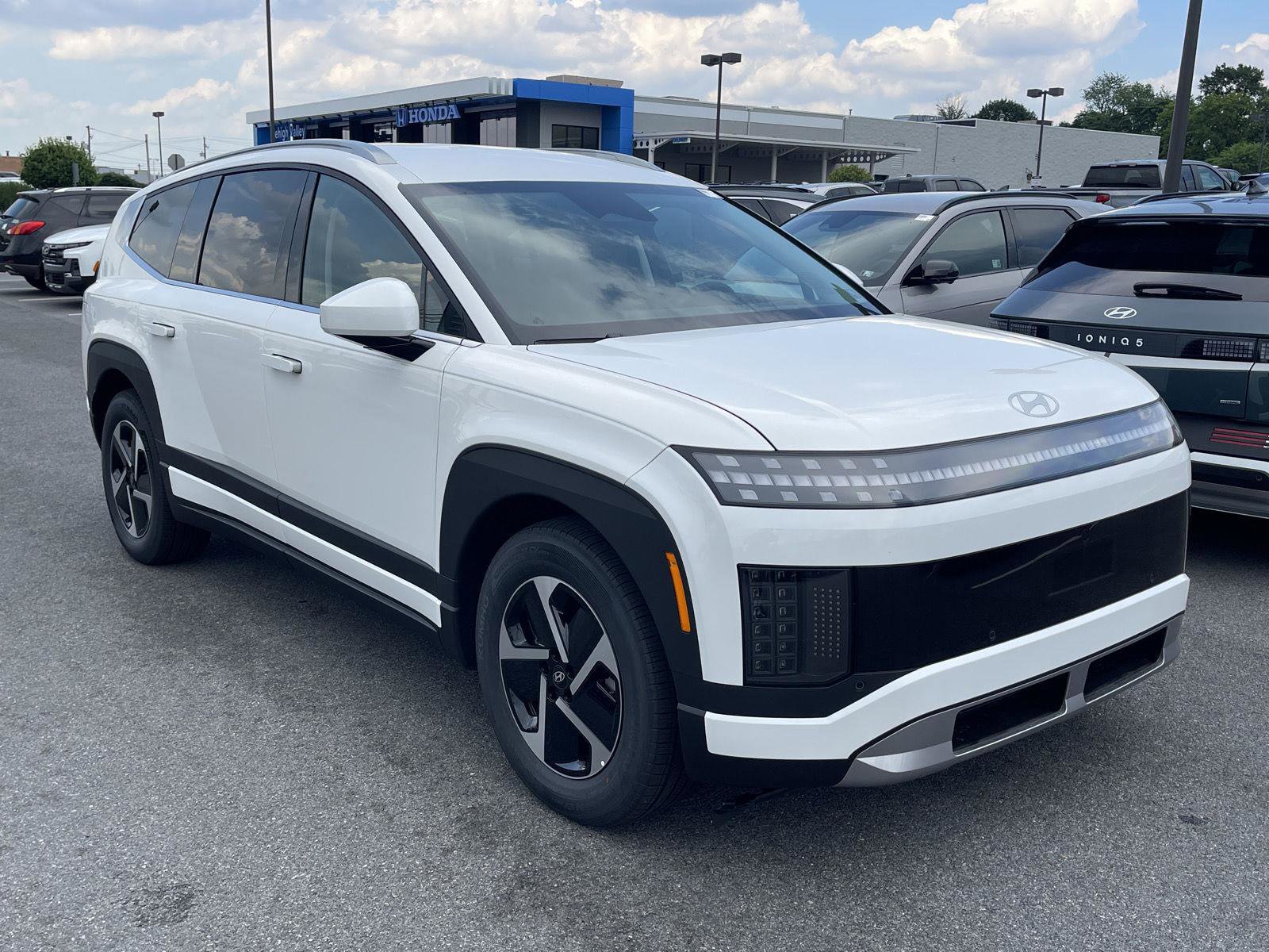 New 2026 Hyundai Ioniq 9 SE image 2